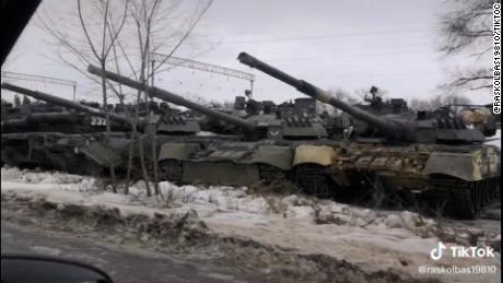 Videos show Russian units and missiles advancing towards the Ukrainian border