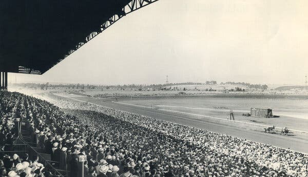 A crowd of about 45,000 gathered to watch the Gold Cup in Hollywood Park in 1939.