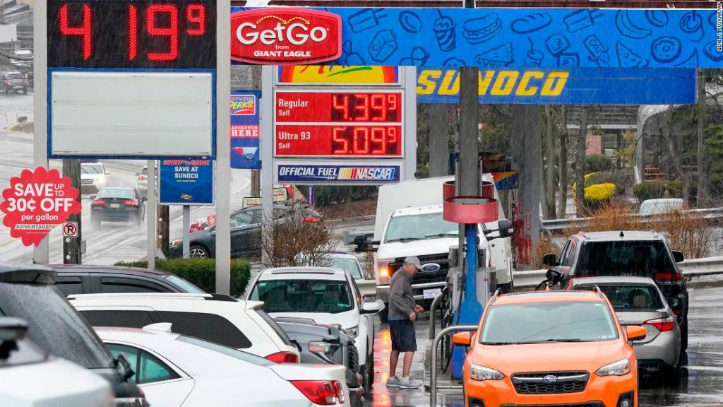 US gas price hits record as Russia continues to invade Ukraine