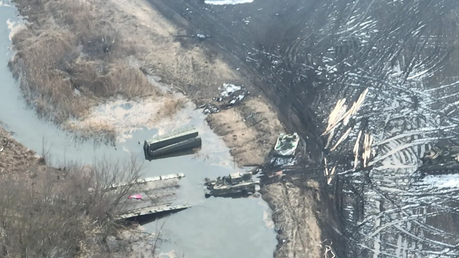 Satellite images show that the Ukrainians thwarted a Russian attempt towards Kyiv on a pontoon bridge