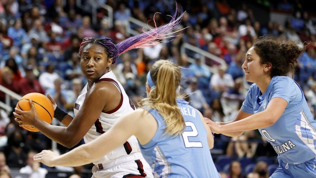 South Carolina star Alia Boston dominated with 28 points and 22 plates in the Sweet 16 win