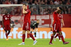 Leon Goretzka and Kingsley Coman of Bayern Munich looked depressed after they conceded their team's first goal.