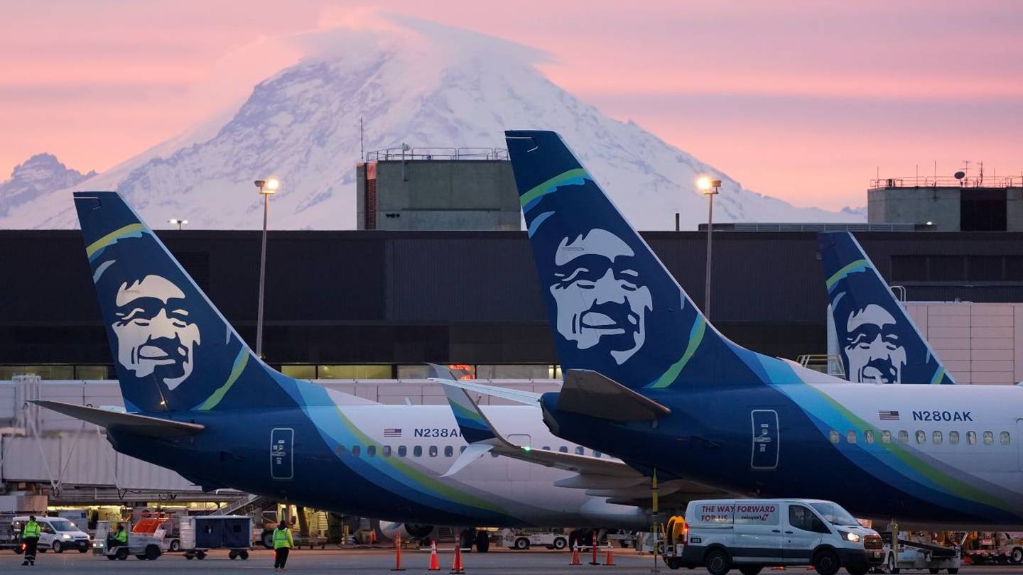 Alaska Airlines cancels more than 120 flights, warns of weekend disruptions – KIRO 7 News Seattle
