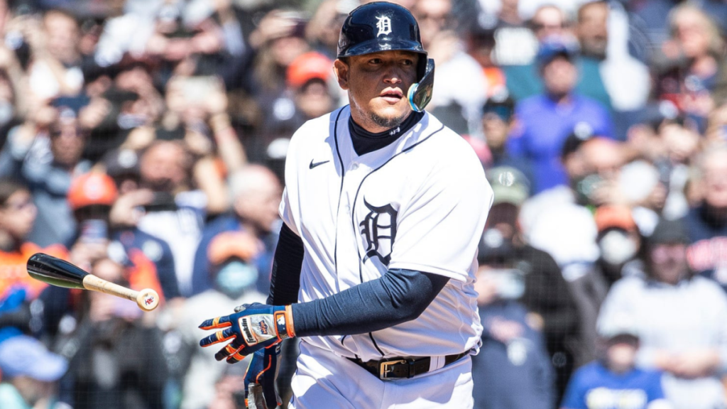 Tigers fans furious as Yankees denied Miguel Cabrera a chance in the 3000 hit;  Aaron Boone's decision backfired