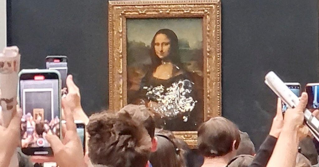 The Mona Lisa smears a cake in an apparent climate protest