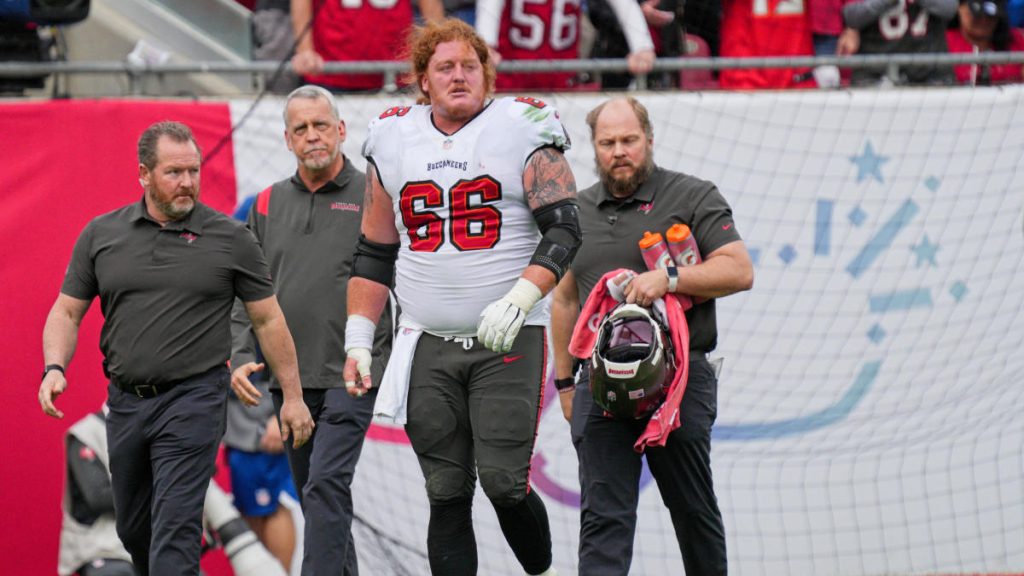 Ryan Jensen of the Buccaneers set off during training;  The severity of the knee injury at the Pro Bowl is unknown