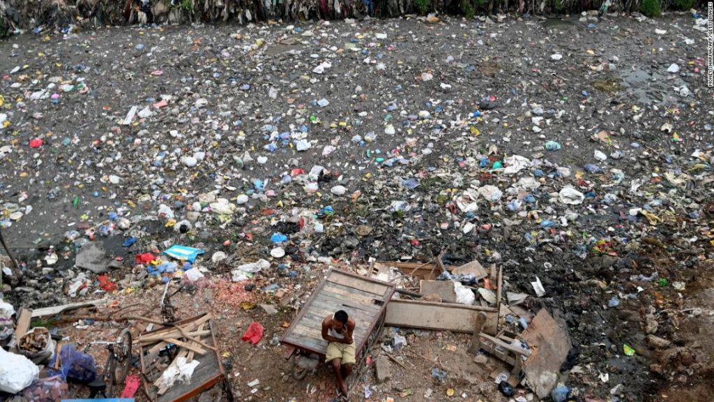 India bans single-use plastics to fight pollution