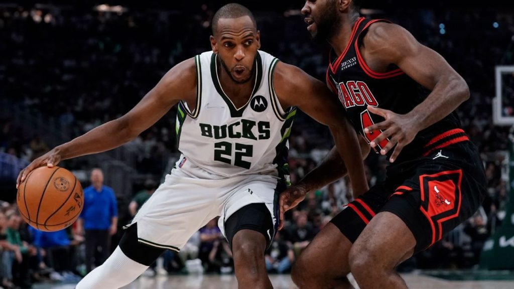 Milwaukee Bucks' Chris Middleton underwent surgery in early July to repair a torn wrist ligament, sources said.