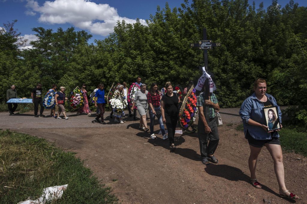 'Money lost': Ukrainian evacuees forced to return