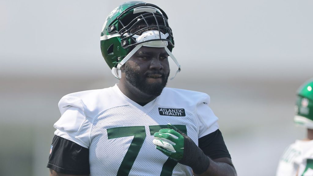 Mekhi Becton of the New York Jets undergoes an MRI on his surgically repaired knee;  Coach Robert Saleh is optimistic