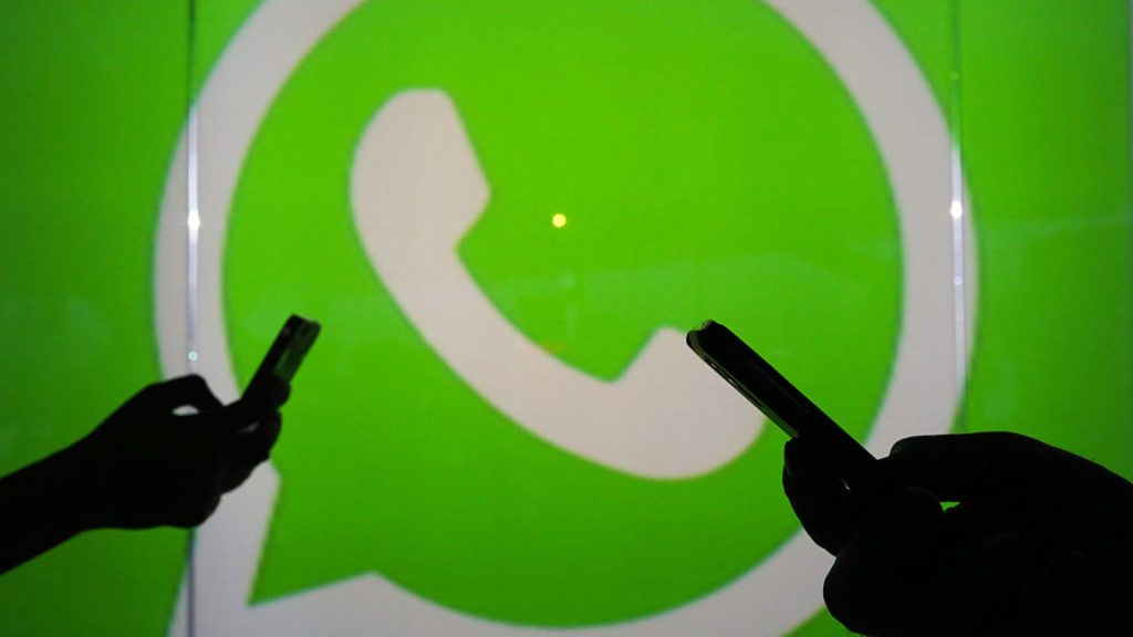WhatsApp will soon let you exit group chats undetected
