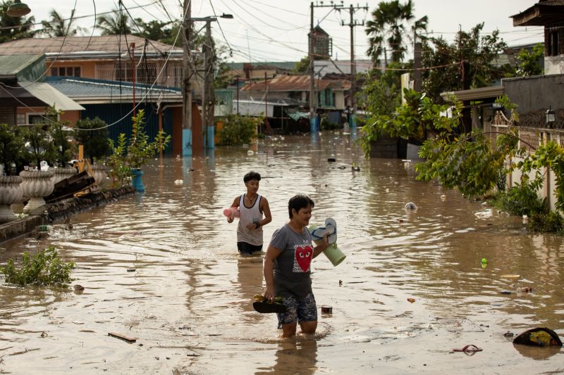 Typhoon Noru hit the Philippines, killing 5 and leaving villages in tatters