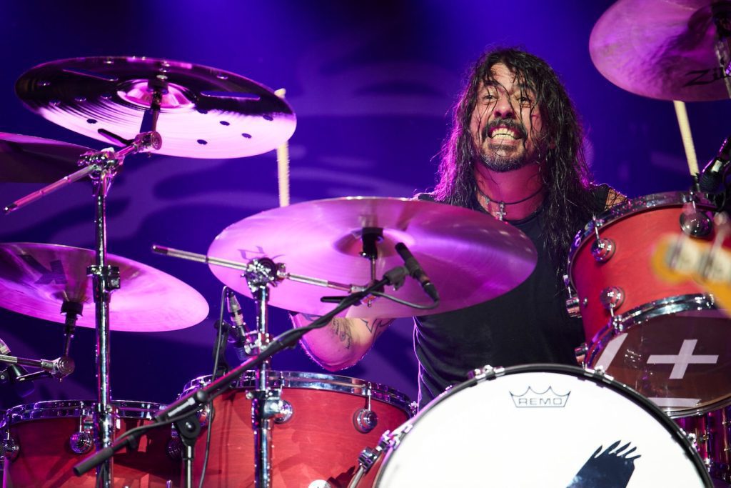 Foo Fighters, family and friends salute Taylor Hawkins