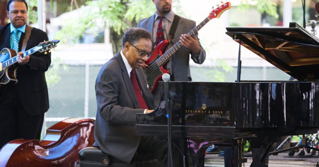 Ramsey Lewis, jazz pianist who became a pop star, dies at 87